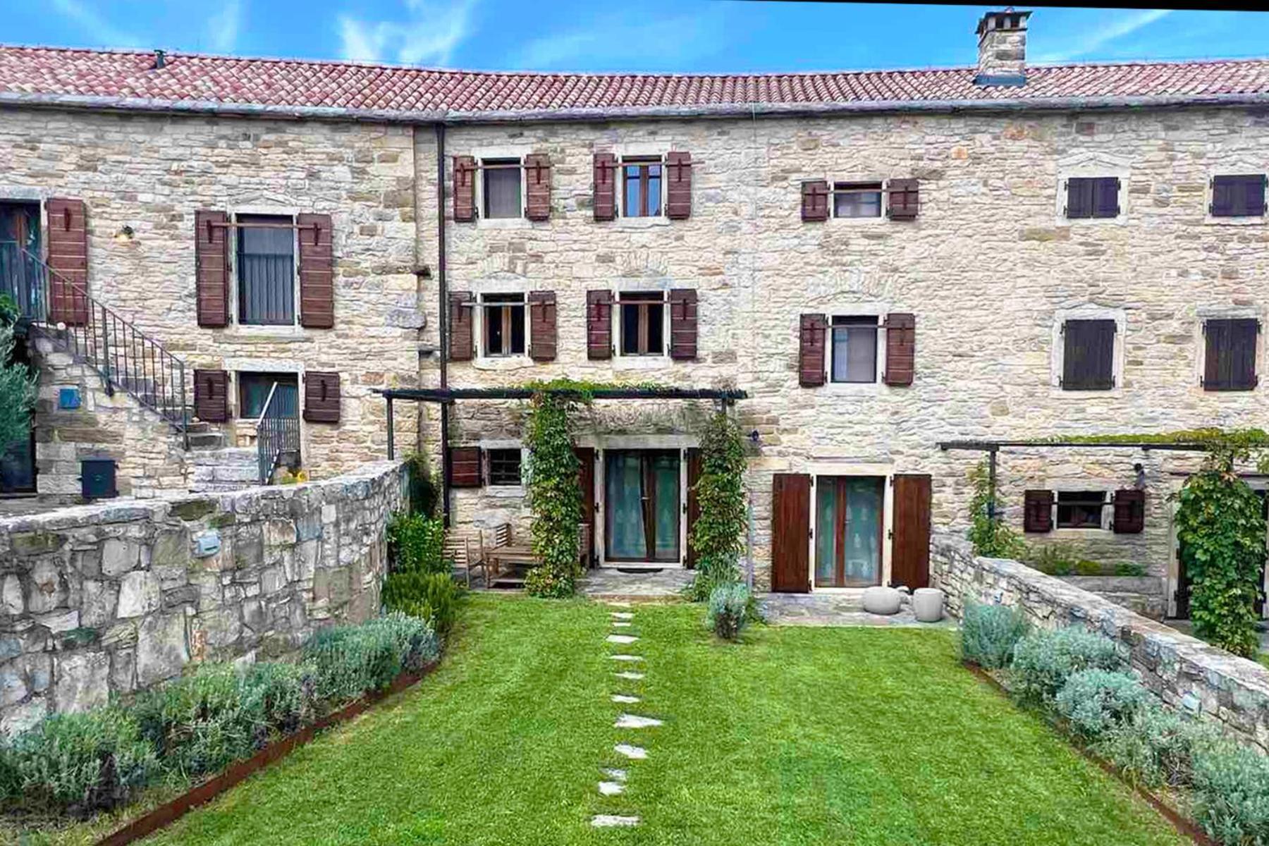 Villas Martincici With Large Pool Groznjan Exterior photo